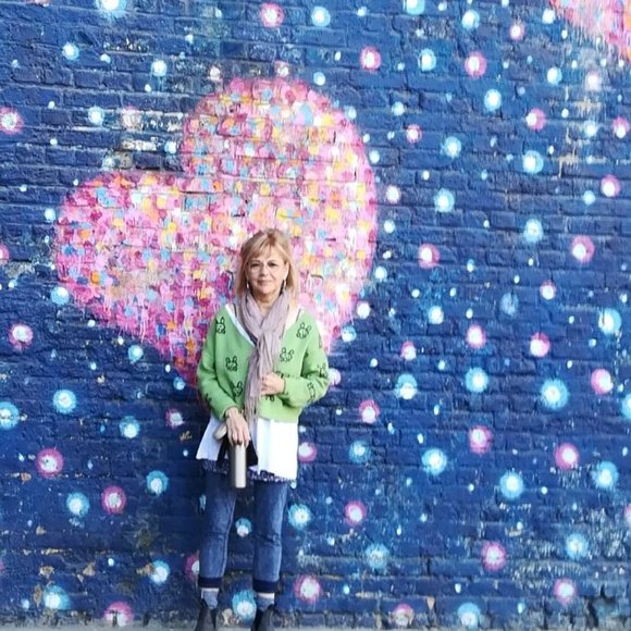 Meet your Posher, Isabelle - Picture 1 of 2